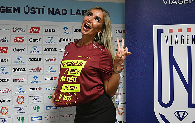 Platilo se, přesto přišly davy. Ústí pobavilo trikoty s nápisem Provizorní dres
