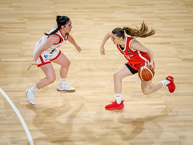 Anna Běláčová, 19 yaşın altındaki Dünya Şampiyonası oyuncularında İspanya ile maç sırasında.