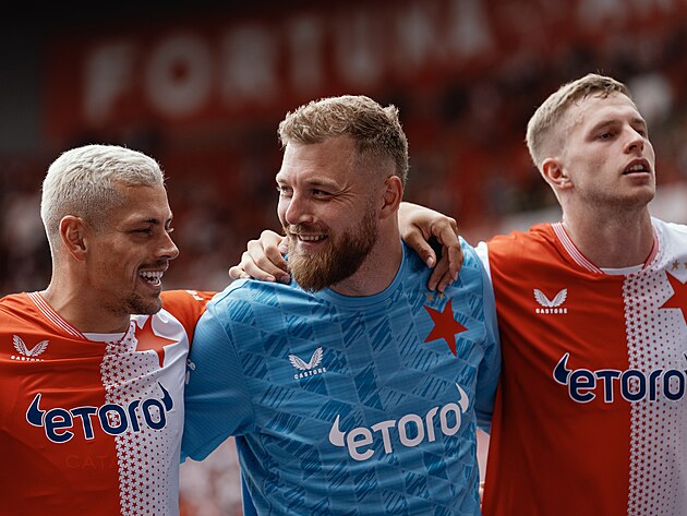 Jindich Stank (uprosted) ze Slavie Praha slav vhru v ppravnm utkn...