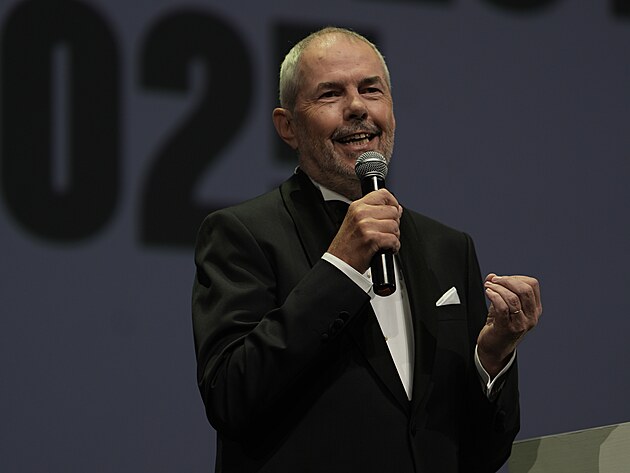 Marek Eben jako tradi�n� moder�tor z�v�re�n�ho ve�era (12. �ervence 2025)