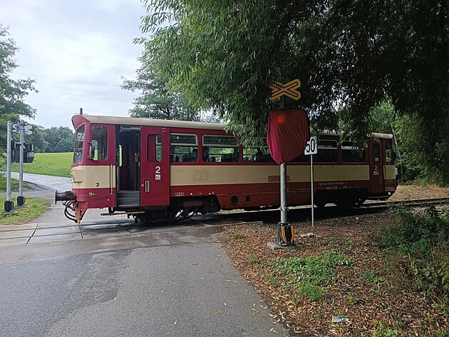 Zakrytý pejezd pi cyklistickém závodu v Trhovém tpánov.