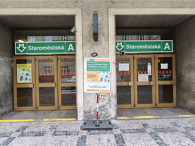 Uzavená stanice metra Staromstská