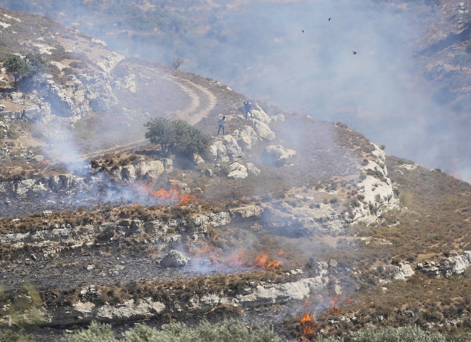 Stovka židovských osadníků bránila návratu palestinské rodiny, zraněni byli i policisté