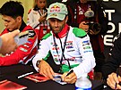 Francouzský motocyklový závodník Johann Zarco na autogramiád� p�ed Grand Prix v...