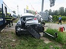 Osobn vlak na trati mezi umperkem a Petrovem nad Desnou narazil do mercedesu,...