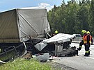 Po nehod dvou nkladnch vozidel na dlnici D5 transportoval vrtulnk jednoho...
