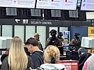 Na ruzyskm letiti v Praze byla kvli podezen na mon vskyt vbuniny v...