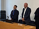 Zdenk Holzknecht (vpravo) s obhjcem Pavlem Mollerem pi ten rozsudku. (11....