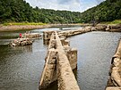 Pi nzkm stavu vody se nm odhal jez s retardrovou propust, kter je 63...
