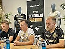 Trenr FC Hradec Krlov David Horej a fotbalist Vladimr Darida a Mick van...