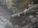 Trosky letadla, v nm zahynul tovrnk Tom Baa a pilot Jindich Brouek....