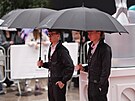 Záv�re�ný �ervený koberec MFF Karlovy Vary skrápí dé�� (12. �ervence 2025)