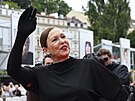 Zuzana Stivínová na �erveném koberci záv�re�ného ceremoniálu festivalu (12....