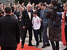 Stellan Skarsgård s rodinou na �erveném koberci záv�re�ného ve�era (12....