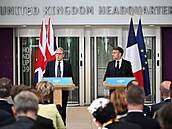 Francouzský prezident Emmanuel Macron a britský premiér Keir Starmer bhem...