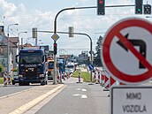 Silni�á�i za�ali opravovat úsek silnice I/49 na t�íd� Tomá�e Bati ve...