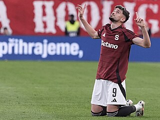 Sparanský útoník Albion Rrahmani oslavuje svj gól v derby proti Slavii.
