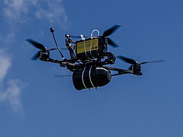 P�íslu�níci ukrajinské dronové jednotky Arkan otestovali stroje od �eského...