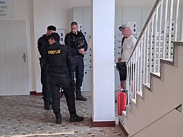 Pratí policisté vyjídli v sobotu veer k nahláenému konfliktu mezi dvma...