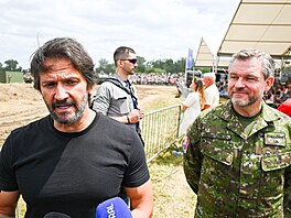 Slovenský ministr obrany Robert Kaliák a prezident Peter Pellegrini na...