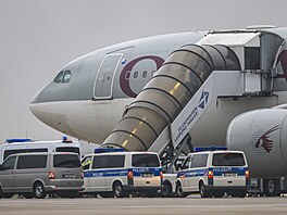 Deportaní let afghánských trestanc z nmeckého Lipska do Kábulu. (18....