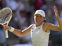 Iga wiatekov slav postup do finle Wimbledonu.