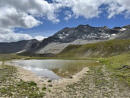 Ve stejné dob� jako Port-Cros byl slavnostn� vyhlá�en i Vanoise. Je p�esným...
