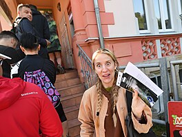 Ve front na vstupenku na Edmundovu soutsku stáli lidé z rzných kout svta....