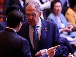 Americký a ruský ministr zahranií vedou rozhovor, mimo jednání ASEAN v...