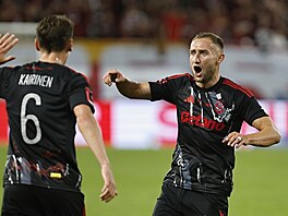 Sparanský útoník Jan Kuchta slaví svou trefu v utkání s Jabloncem.