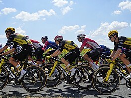 Peloton v 9. etap Tour de France.