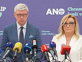 Pedseda stiínové vlády ANO Karel Havlíek a éfka poslanc ANO Alena...