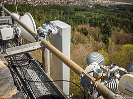 Výhledy od BTS Vodafonu na z�ícenin� hradu Radyn�