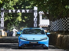 Honda Prelude dostala do vínku upravený hybridní pohon s motorem o objemu 2,0...