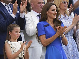 Desetiletá princezna Charlotte mla béové aty a jedenáctiletý princ George...
