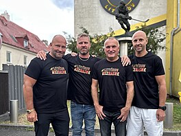 S trikem #LitvinovNezhasne zapózovali Jií légr, Robert Reichel a Martin...