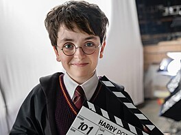 První fotka nového seriálového Harryho Pottera (Dominic McLaughlin) ukazuje...