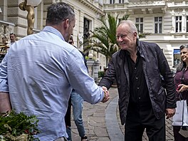 Stellan Skarsg&#229;rd s Krytofem Muchou ped Grandhotelem Pupp (10. ervence...