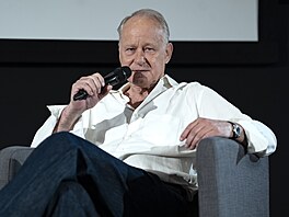 Stellan Skarsg&#229;rd pohovoil o svém ivot a kariée v Kongresovém sále...