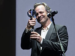 Cenu prezidenta MFF Karlovy Vary pevzal herec Peter Sarsgaard. (4. ervence...