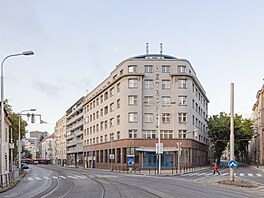 Modernistická budova Metropol ze zaátku 20. století stojí nedaleko centra...