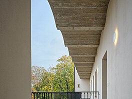 Fasáda svtlého kamírového tónu je ze zadní ásti domu zateplena.