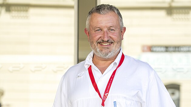 Dvaapadestilet Petr Nmec se specializuje na revmatologii, pedevm na lbu takzvan revmatoidn artritidy, tedy bolestiv zntlivho onemocnn kloub. Psob na II. intern klinice Fakultn nemocnice u svat Anny.