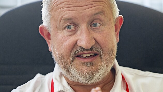 Dvaapadestilet Petr Nmec se specializuje na revmatologii, pedevm na lbu takzvan revmatoidn artritidy, tedy bolestiv zntlivho onemocnn kloub. Psob na II. intern klinice Fakultn nemocnice u svat Anny.