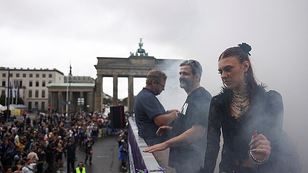 Navzdory detivmu poas pilo na technoparty Rave The Planet do Berlna pes sto tisc lid. (12. ervence 2025)