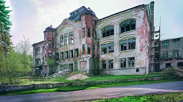 Zchtral budova Eliky, bval slavn tovrny na vrobu lustr v Kamenickm enov, m anci na obnovu.