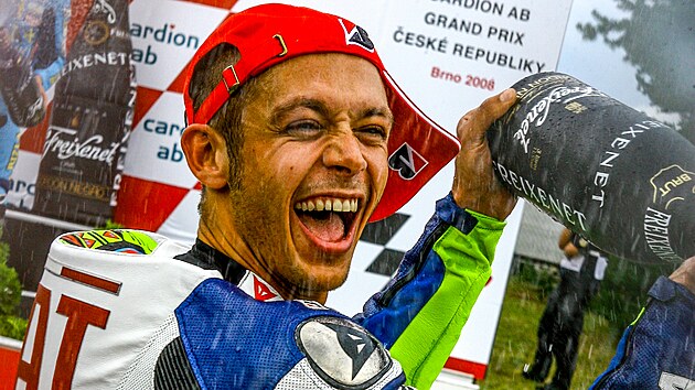 Valentino Rossi slaví v Brn� v roce 2008 svoje vít�zství. (foto z výstavy Marka...