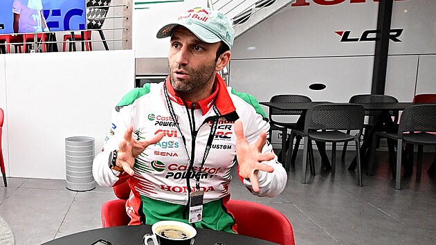 Motocyklov zvodnk Johann Zarco pi rozhovoru pro iDNES.cz ped Grand Prix v Brn. (17. ervence 2025)