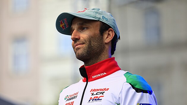 Francouzsk motocyklov zvodnk Johann Zarco na autogramid ped Grand Prix v Brn. (16. ervence 2025)