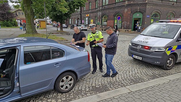 Ped zahjenm pedvolebnho setkn Andreje Babie v Ostrav-Vtkovicch se na Mrovm nmst stala nehoda, pi n se srazilo auto doprovzejc kampa ANO. (10. ervence 2025)
